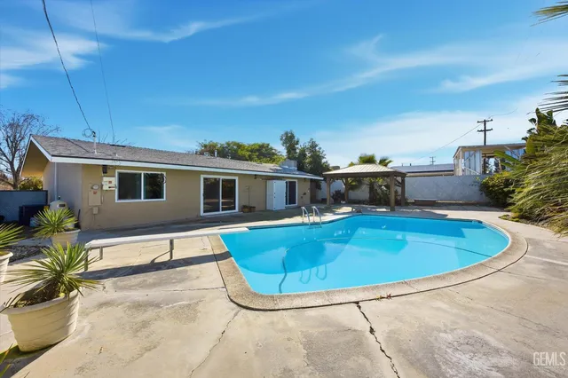 $320,000 | Undisclosed Address, Taft, CA 93268