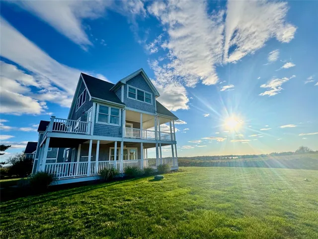 $3,250,000 | 1713 Corn Neck Road, Block Island, RI 02807