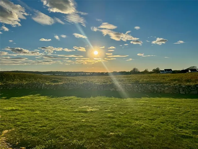 $3,250,000 | 1713 Corn Neck Road, Block Island, RI 02807