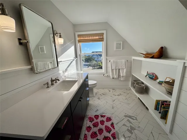 $3,250,000 | 1713 Corn Neck Road, Block Island, RI 02807