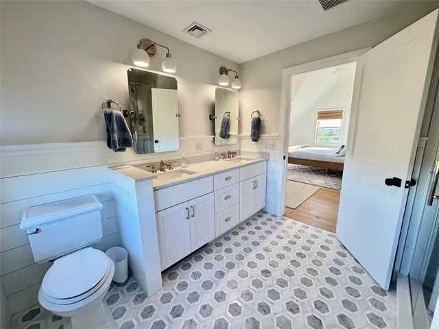 $3,250,000 | 1713 Corn Neck Road, Block Island, RI 02807