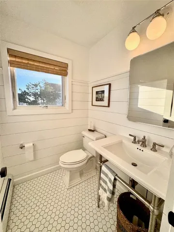 $3,250,000 | 1713 Corn Neck Road, Block Island, RI 02807