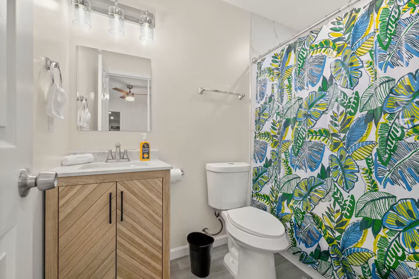 3719 Odin Court Houston, TX 77021 - Photo 36 of 39 Ensuite bath for bedroom 9.