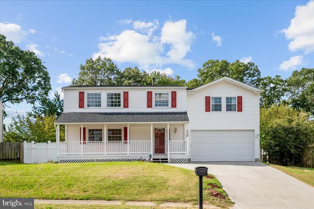 a view of a yard in front of house