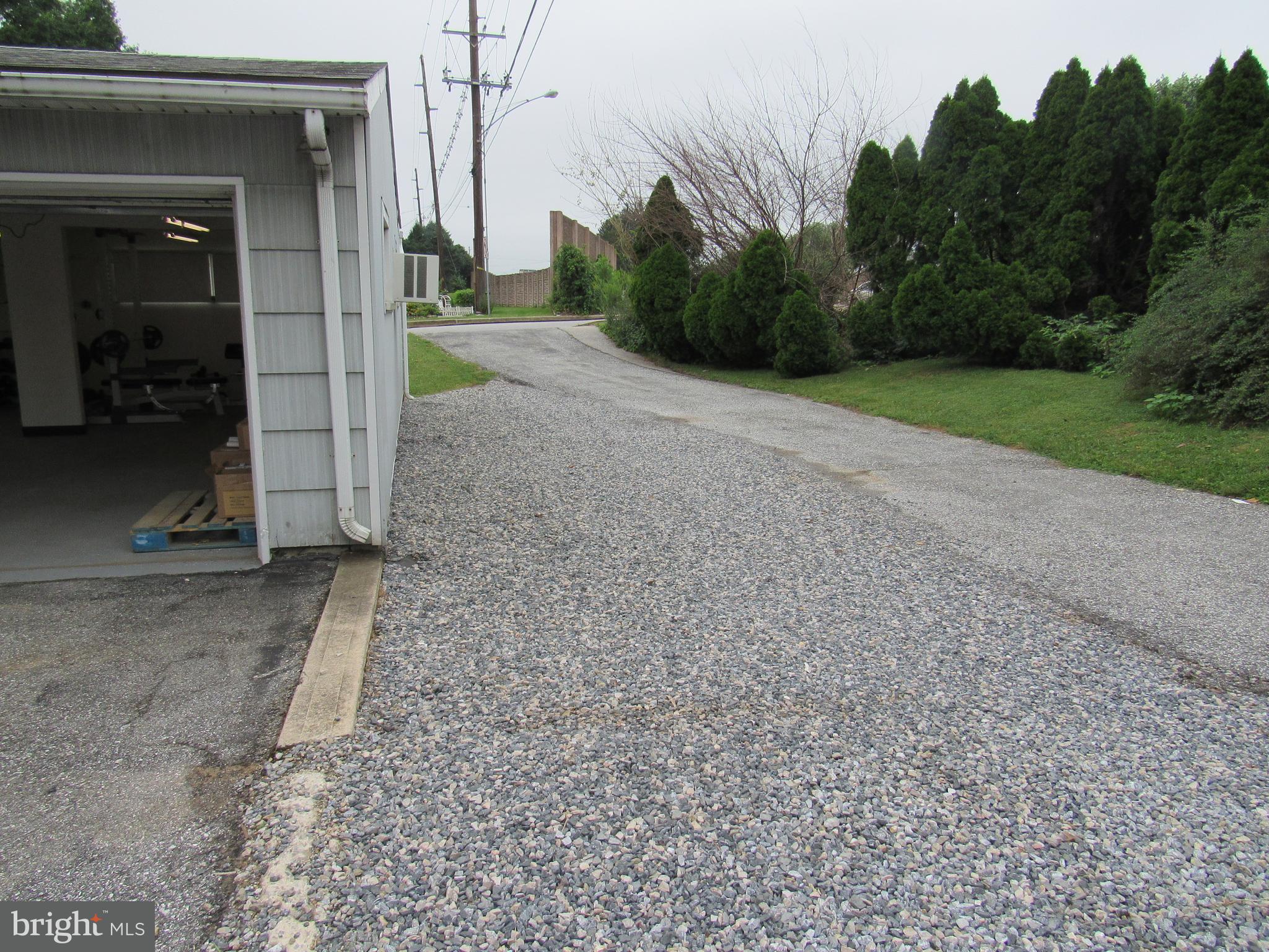 1513 Wogan Road York, PA 17404 - Photo 25 of 32 Long private driveway