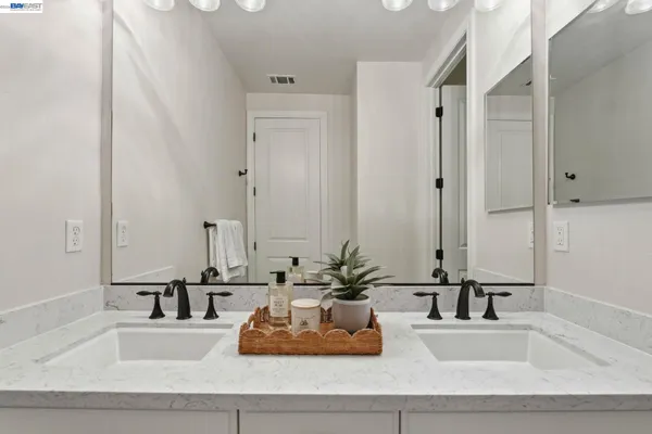 $2,750,000 | 201 Willowbrook Lane, Moraga, CA 94556