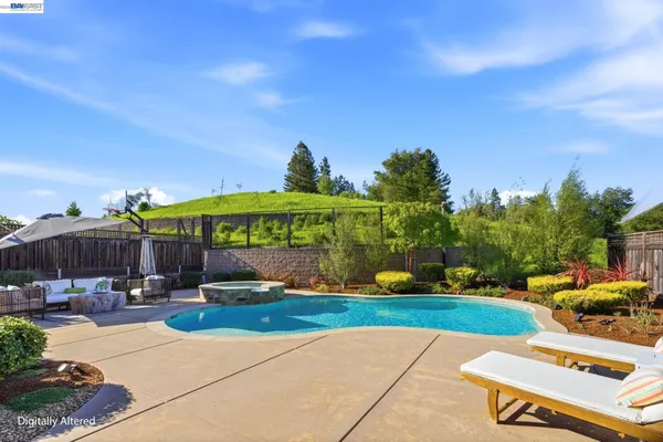 $2,750,000 | 201 Willowbrook Lane, Moraga, CA 94556