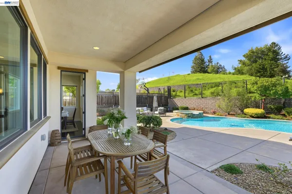 $2,750,000 | 201 Willowbrook Lane, Moraga, CA 94556