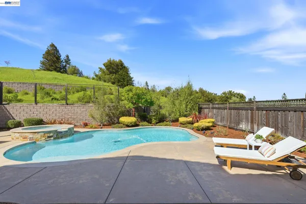 $2,750,000 | 201 Willowbrook Lane, Moraga, CA 94556
