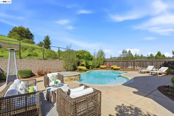 $2,750,000 | 201 Willowbrook Lane, Moraga, CA 94556