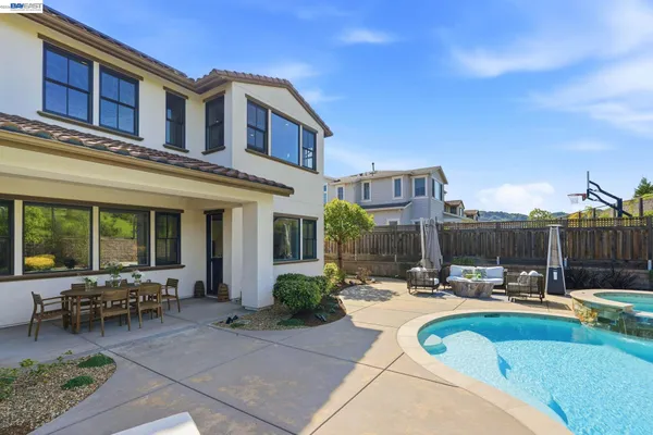 $2,750,000 | 201 Willowbrook Lane, Moraga, CA 94556
