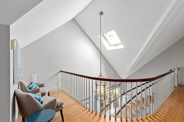 a view of livingroom with furniture