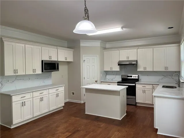 $868,000 | 555 Midhurst Place, Johns Creek, GA 30024