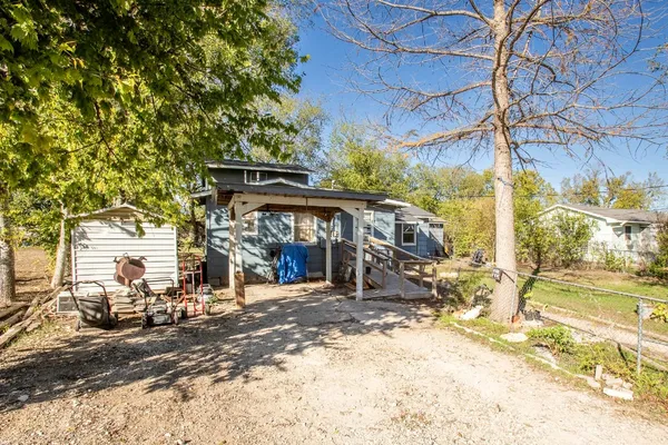 a view of a water fountain