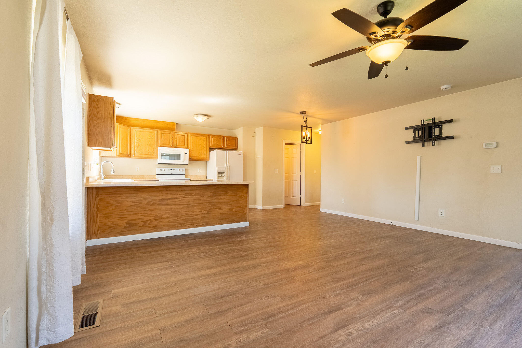 114 Cedar Street Central Point, OR 97502 - Photo 18 of 47 DSC02452-HDR