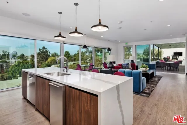 $3,745 | 11036 Moorpark Street, Unit PH18, Los Angeles, CA 91602