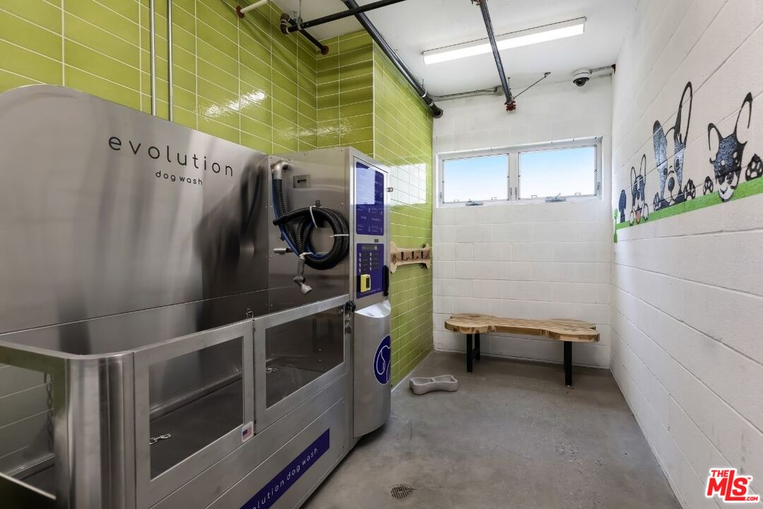 11036 Moorpark Street, Unit PH18 Los Angeles, CA 91602 - Photo 7 of 22 a walk in closet