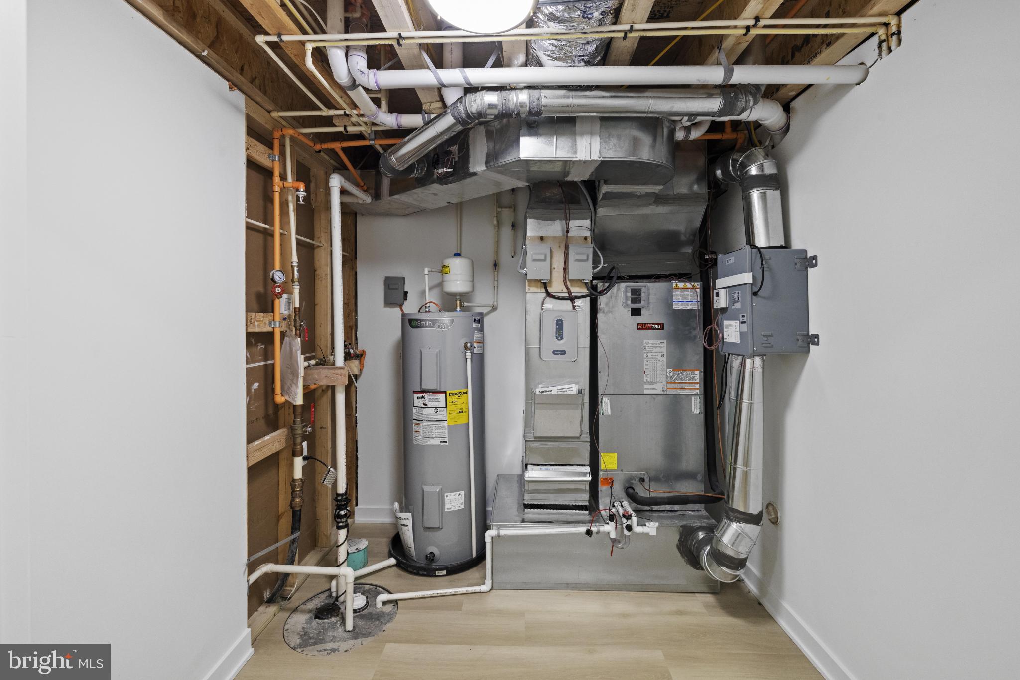 235 Brock Bridge Road Laurel, MD 20724 - Photo 49 of 59 a view of a room with gym equipment