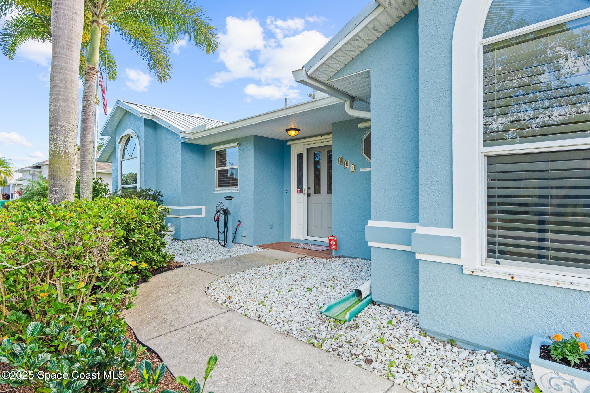 441 Southwest Avocado Avenue Sebastian, FL 32958 - Photo 3 of 30 a front view of a house with garden