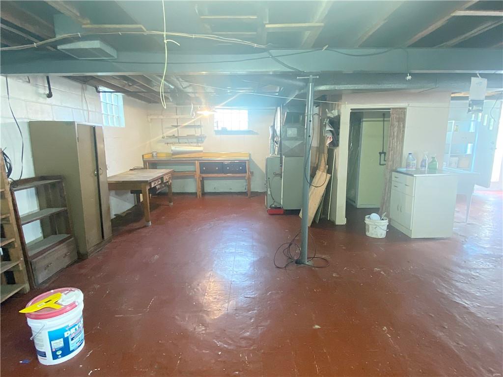 102 Srader Grove Road Freeport, PA 16229 - Photo 19 of 21 a view of a room with gym equipment