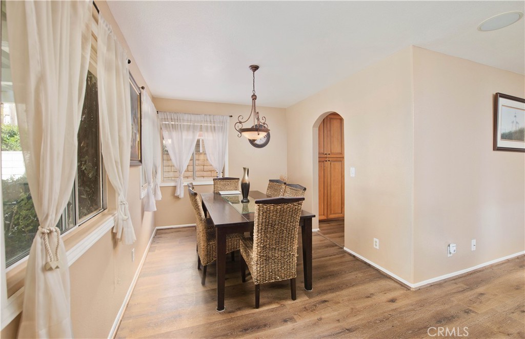 25829 Blake Court Stevenson Ranch, CA 91381 - Photo 8 of 33 Dining Room