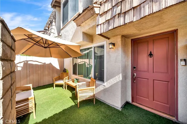 $585,000 | 18631 Collins Street, Unit 10, Tarzana, CA 91356