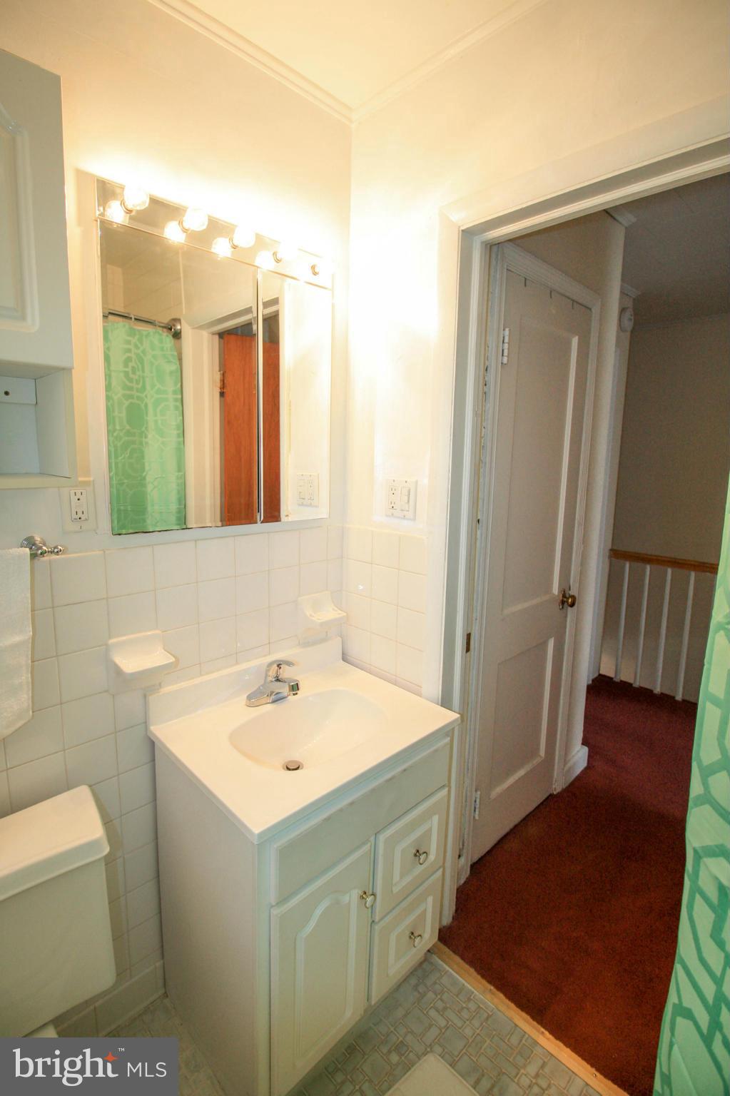 66 Wiltshire Road Baltimore, MD 21221 - Photo 23 of 30 Bath