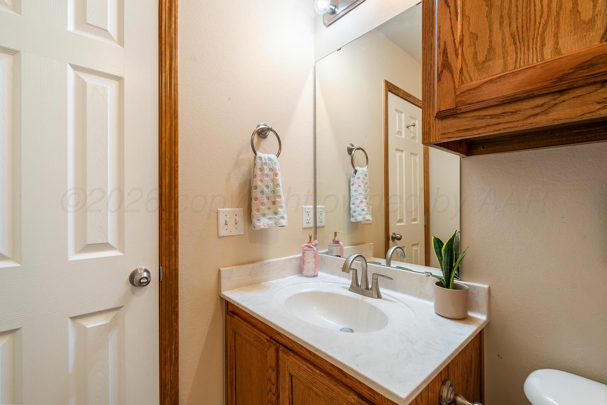 4010 Ross Street Amarillo, TX 79118 - Photo 20 of 26 2nd bathroom
