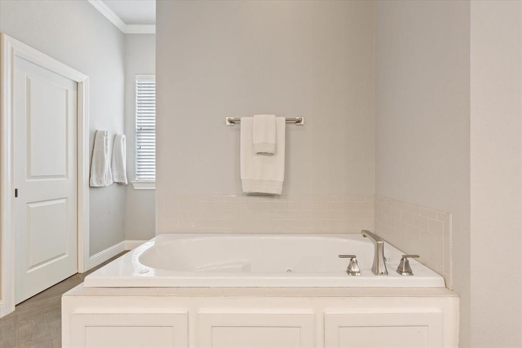 3416 Edward Drive Waco, TX 76708 - Photo 26 of 40 master tub