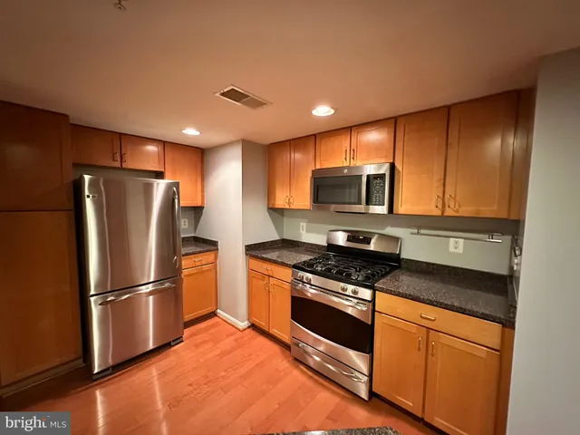 $3,600 | 2220 Fairfax Drive, Unit 806, Arlington, VA 22201