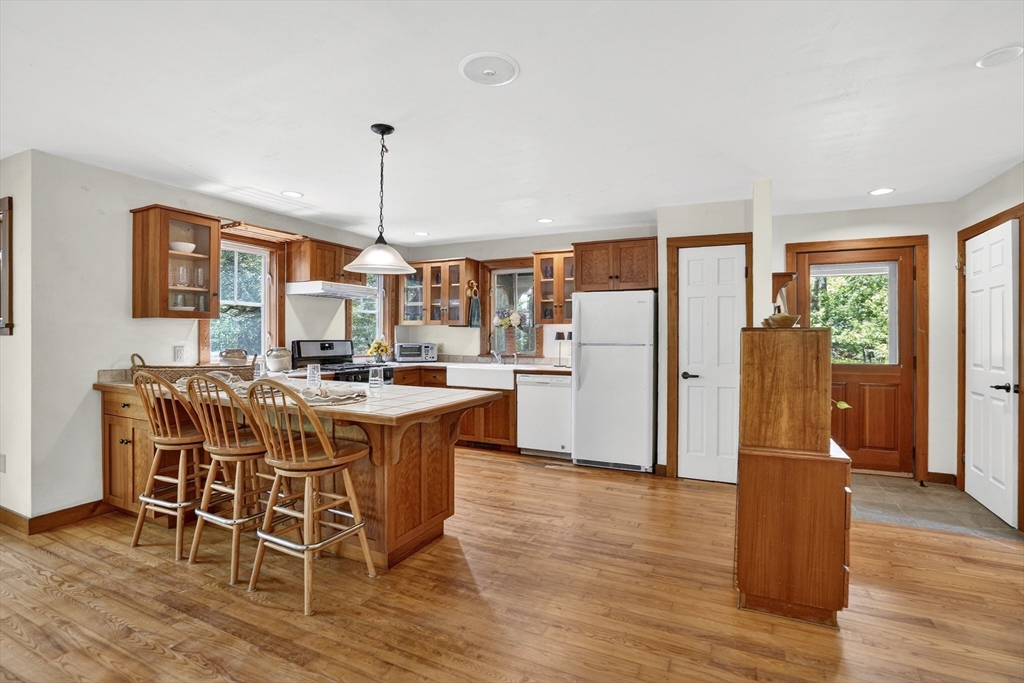 4 Rock Pond Road West Tisbury, MA 02568 - Photo 6 of 31