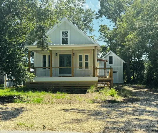 $425,000 | 216 15th Street, Apalachicola, FL 32320