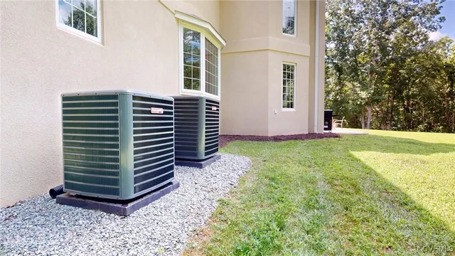 a view of a back yard of the house