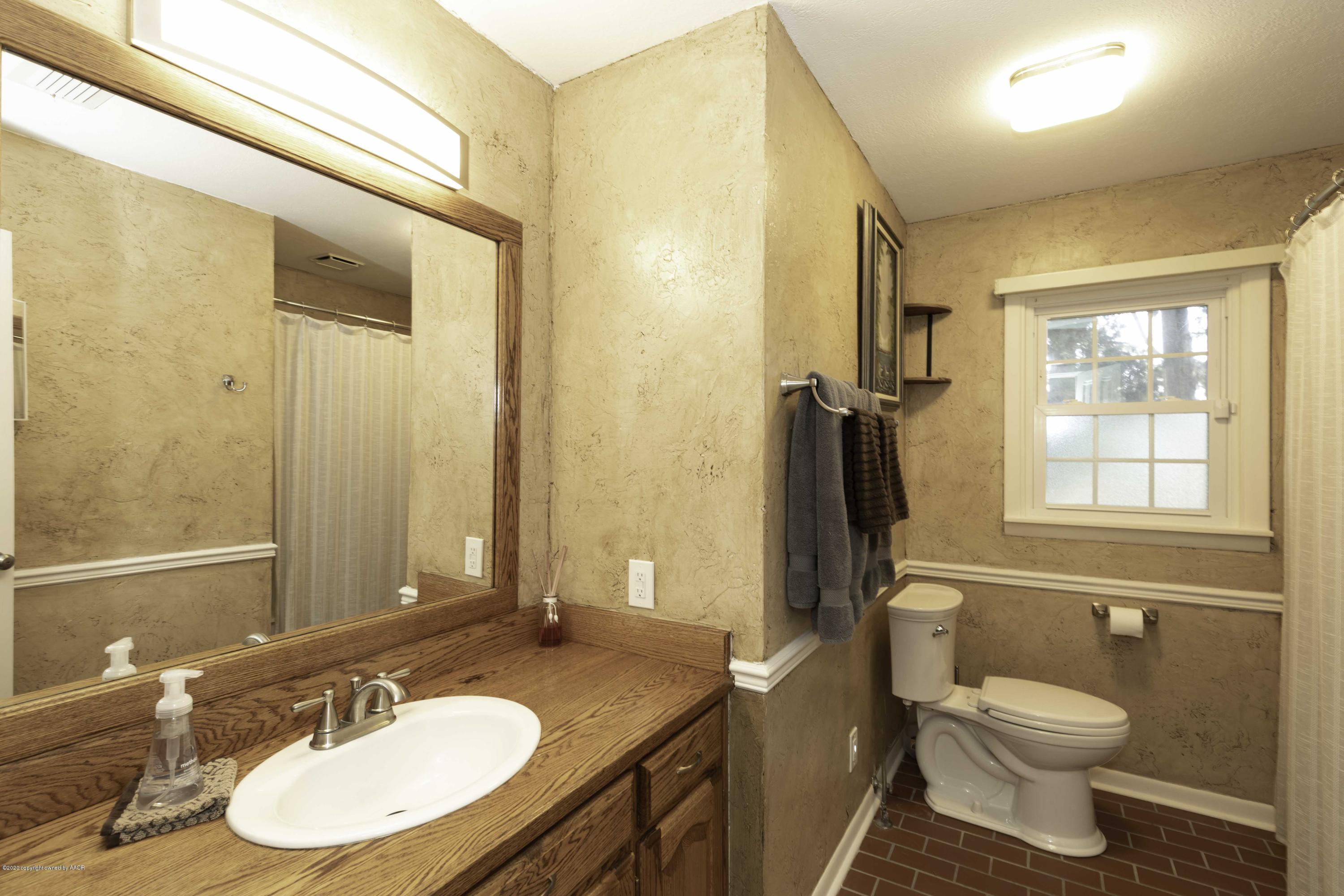 4408 Gem Lake Road Amarillo, TX 79106 - Photo 33 of 41 BATHROOM VIEW 1