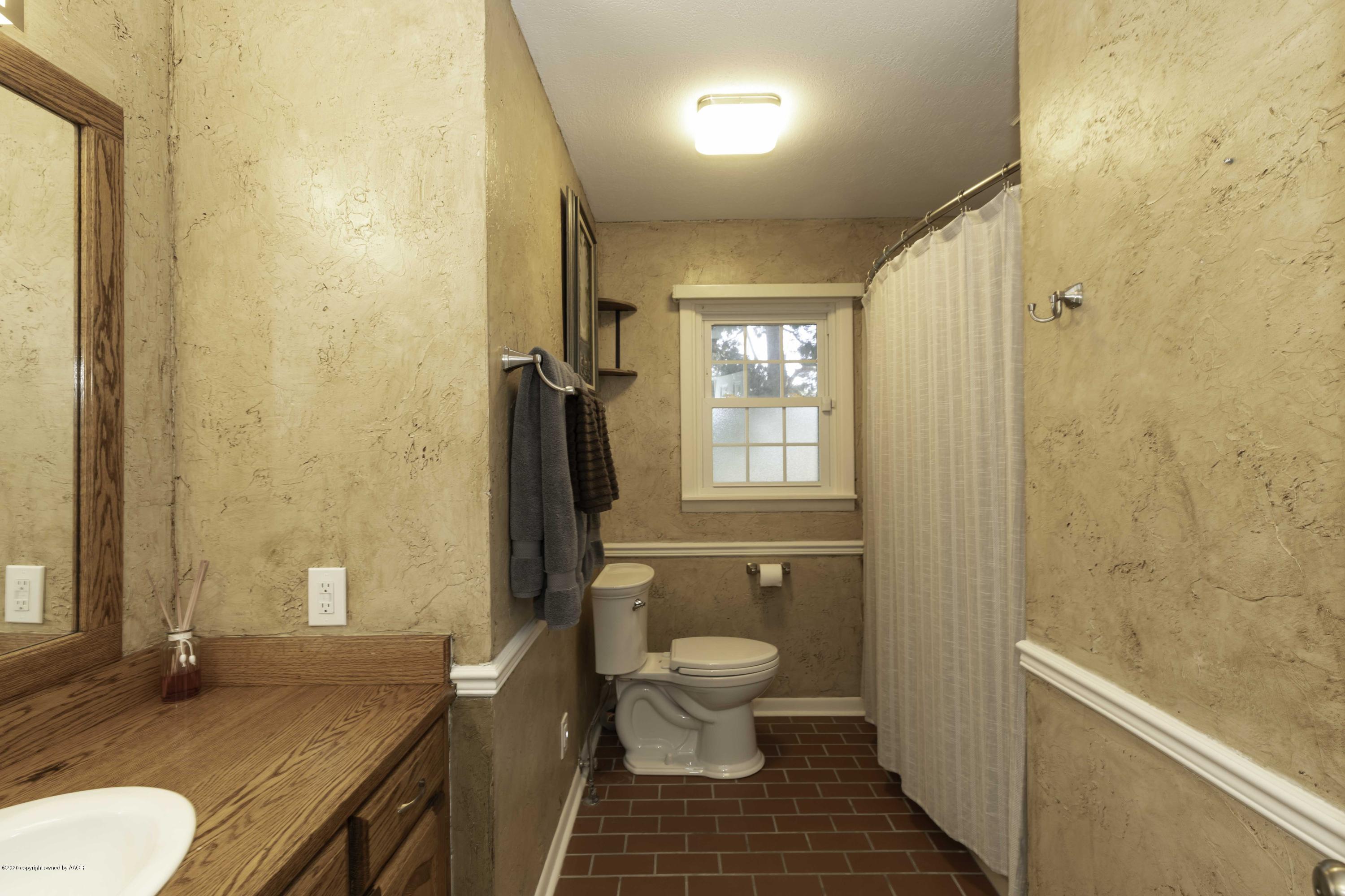 4408 Gem Lake Road Amarillo, TX 79106 - Photo 34 of 41 BATHROOM VIEW 2
