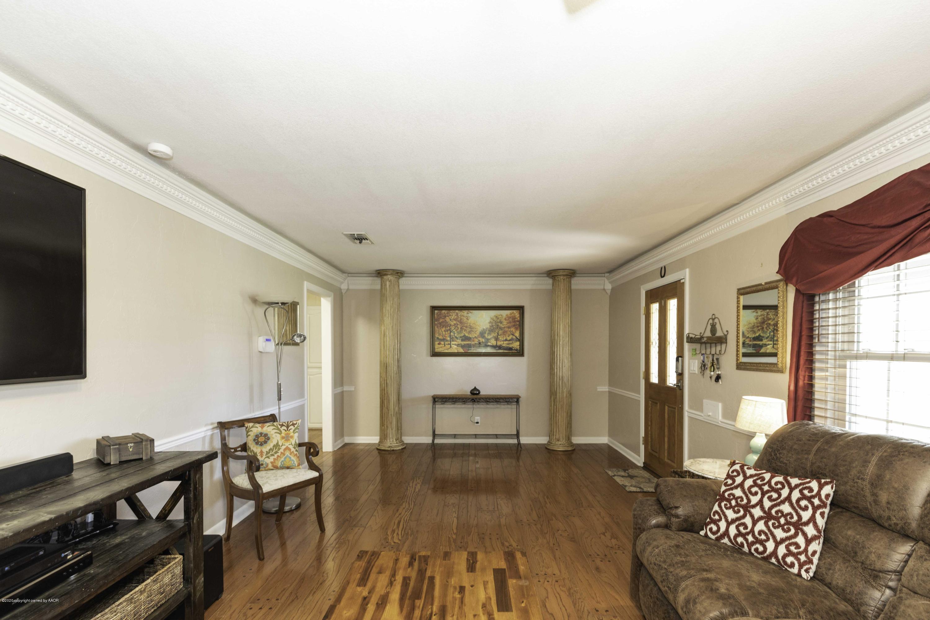 4408 Gem Lake Road Amarillo, TX 79106 - Photo 6 of 41 LIVING ROOM VIEW 1