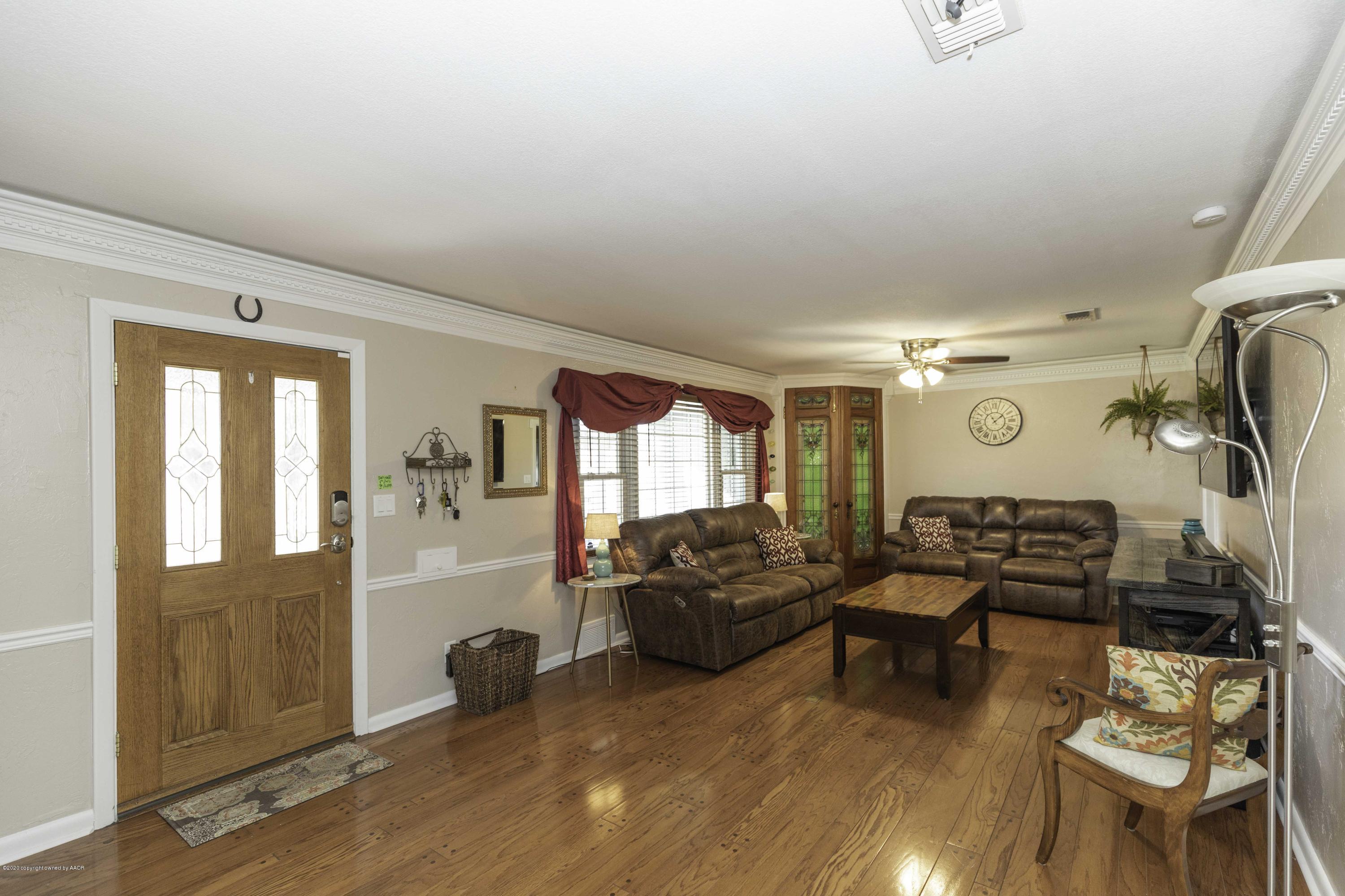 4408 Gem Lake Road Amarillo, TX 79106 - Photo 7 of 41 LIVING ROOM VIEW 2