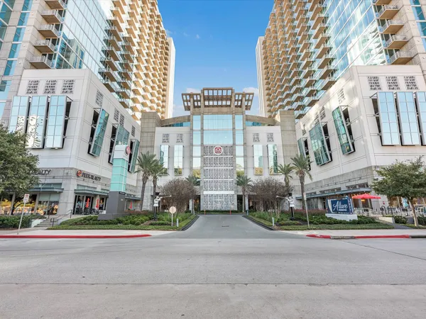 $2,995 | 5925 Almeda Road, Unit 11702, Houston, TX 77004