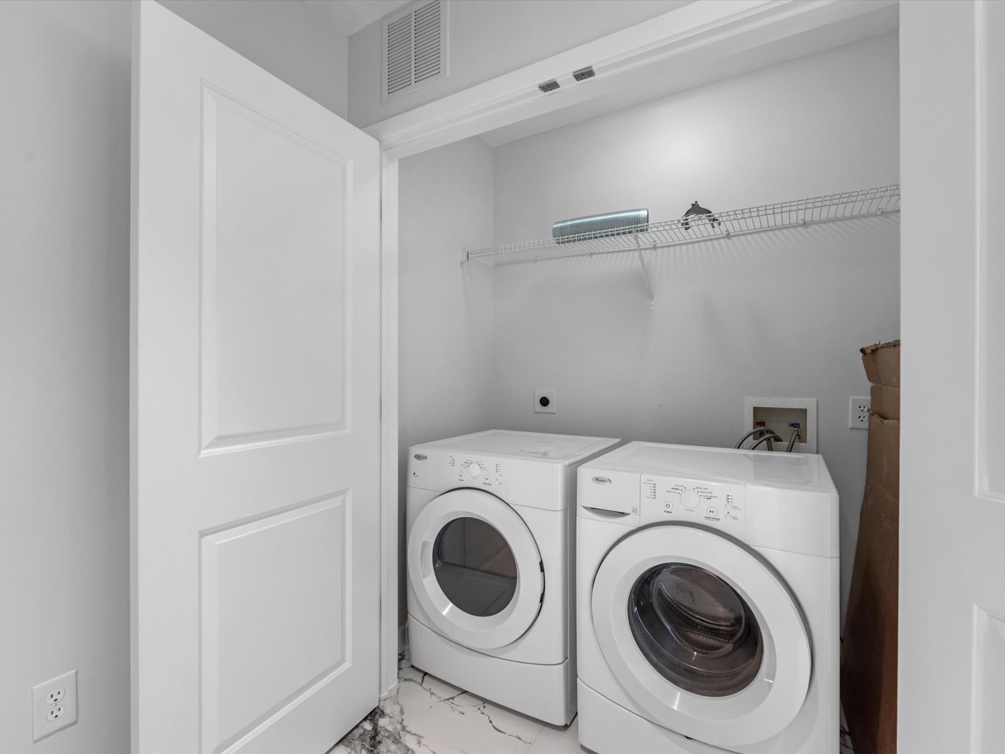 5925 Almeda Road, Unit 11702 Houston, TX 77004 - Photo 17 of 35 a utility room with dryer and washer
