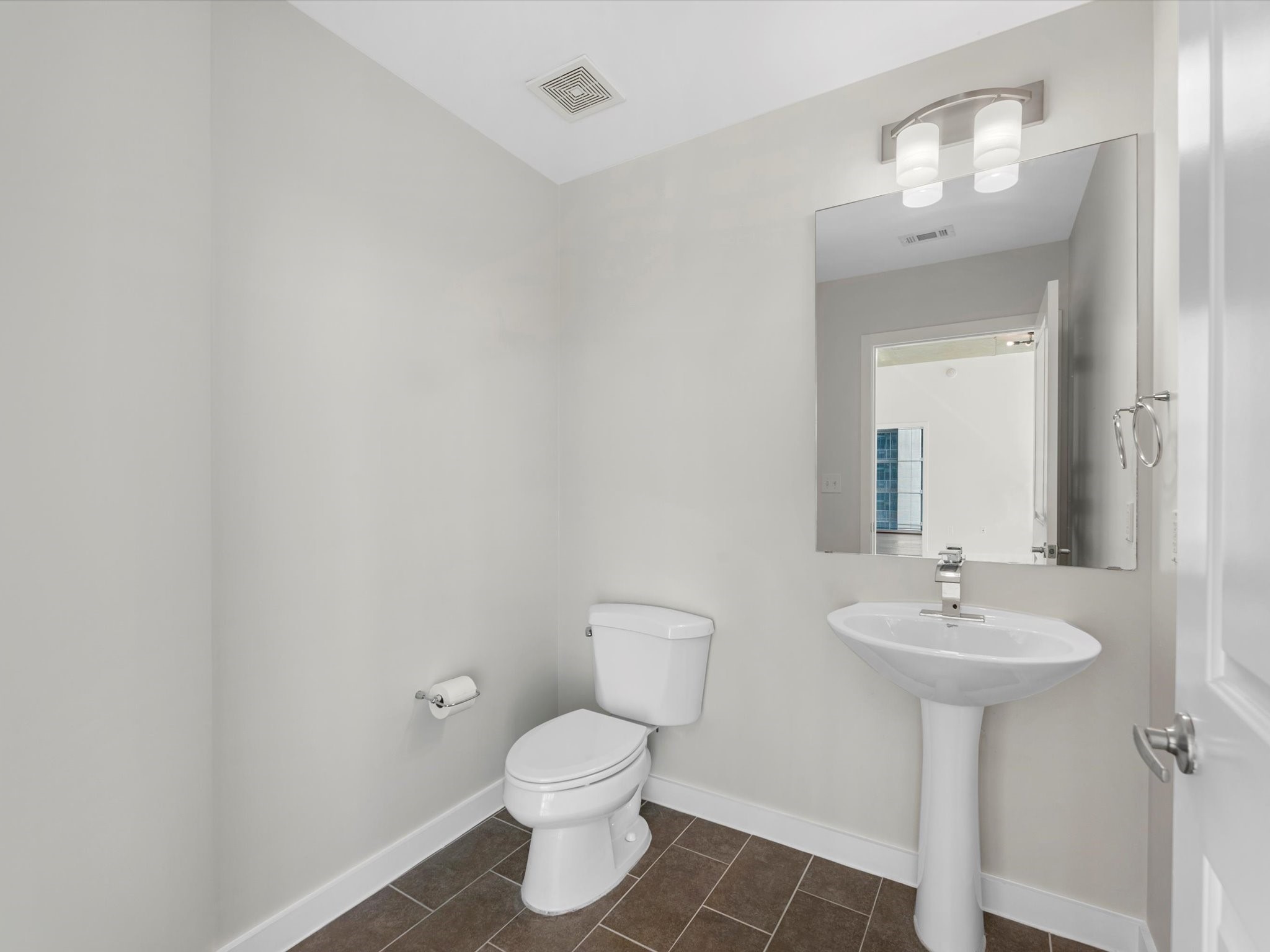5925 Almeda Road, Unit 11702 Houston, TX 77004 - Photo 8 of 35 a bathroom with a sink toilet and a mirror