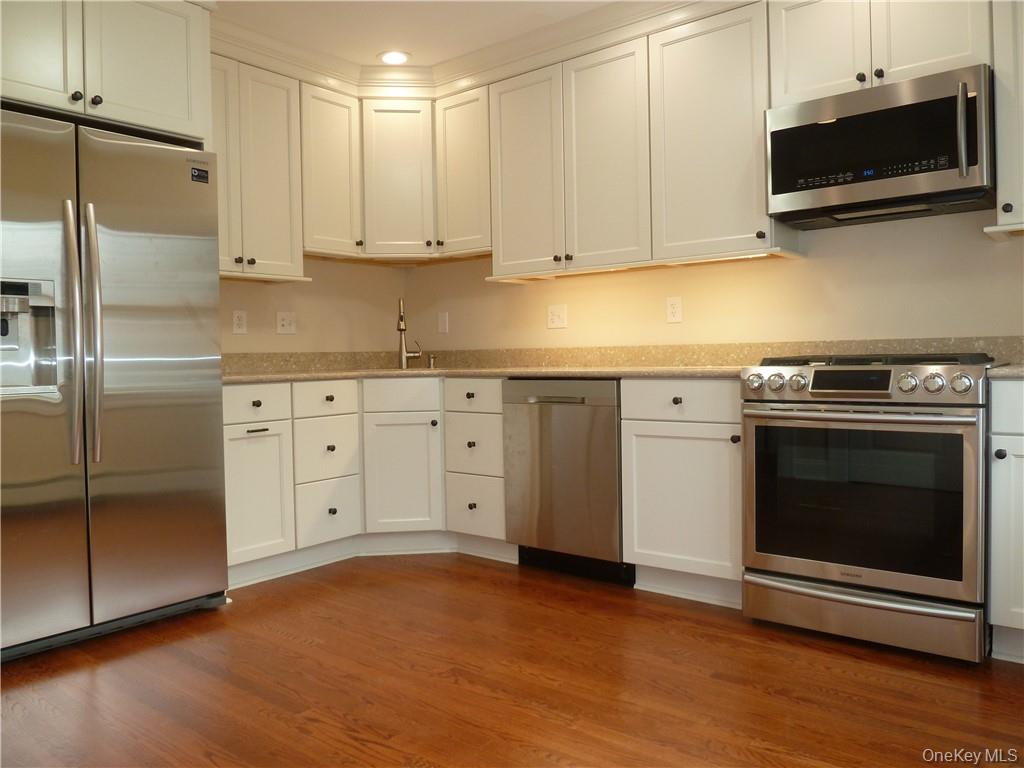 70 Theodore Fremd Avenue, Unit 2 Rye, NY 10580 - Photo 2 of 15 Kitchen