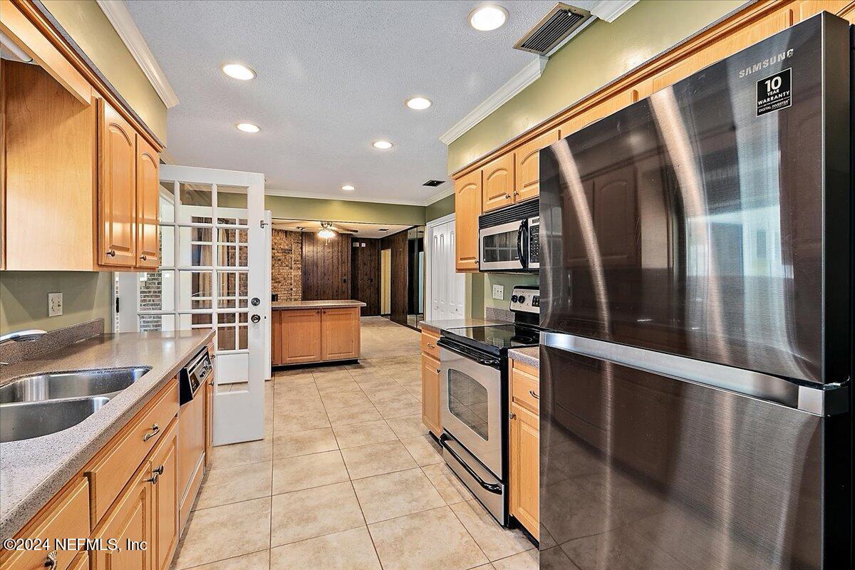 1765 Gumtree Drive Orange Park, FL 32073 - Photo 11 of 27 Kitchen