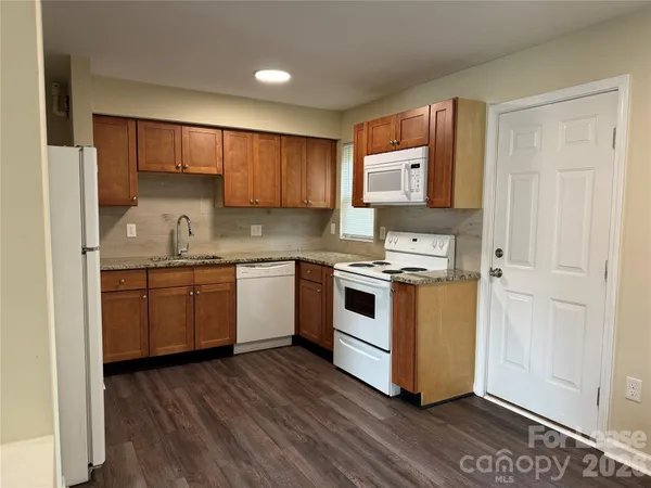$1,205 | 2345 Carmine Street, Unit 4, Charlotte, NC 28206
