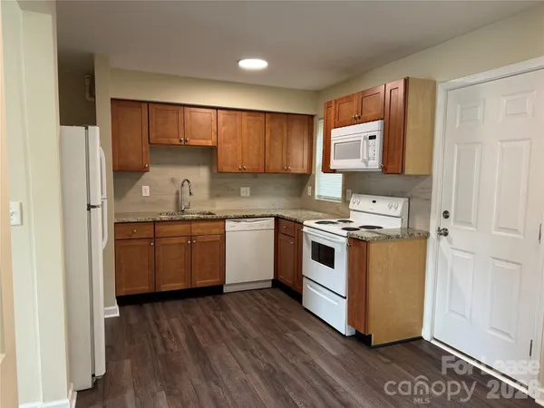 $1,205 | 2345 Carmine Street, Unit 4, Charlotte, NC 28206