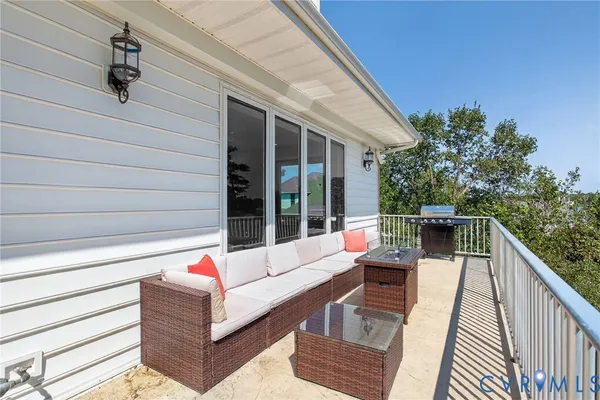 $2,450,000 | 108 Anchor Lane, Yorktown, VA 23692