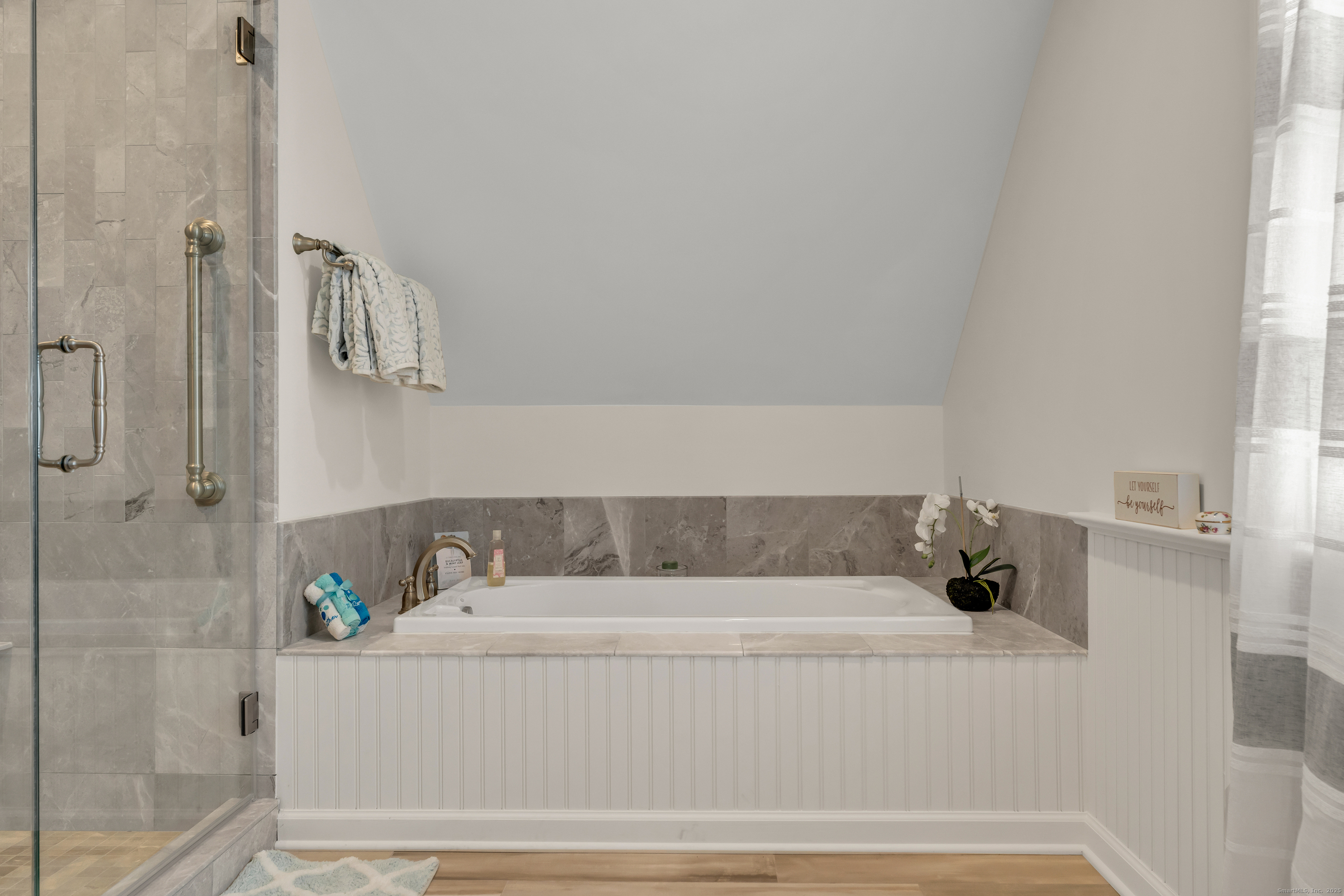 41 Allison Drive Madison, CT 06443 - Photo 33 of 40 a bathroom with a bathtub