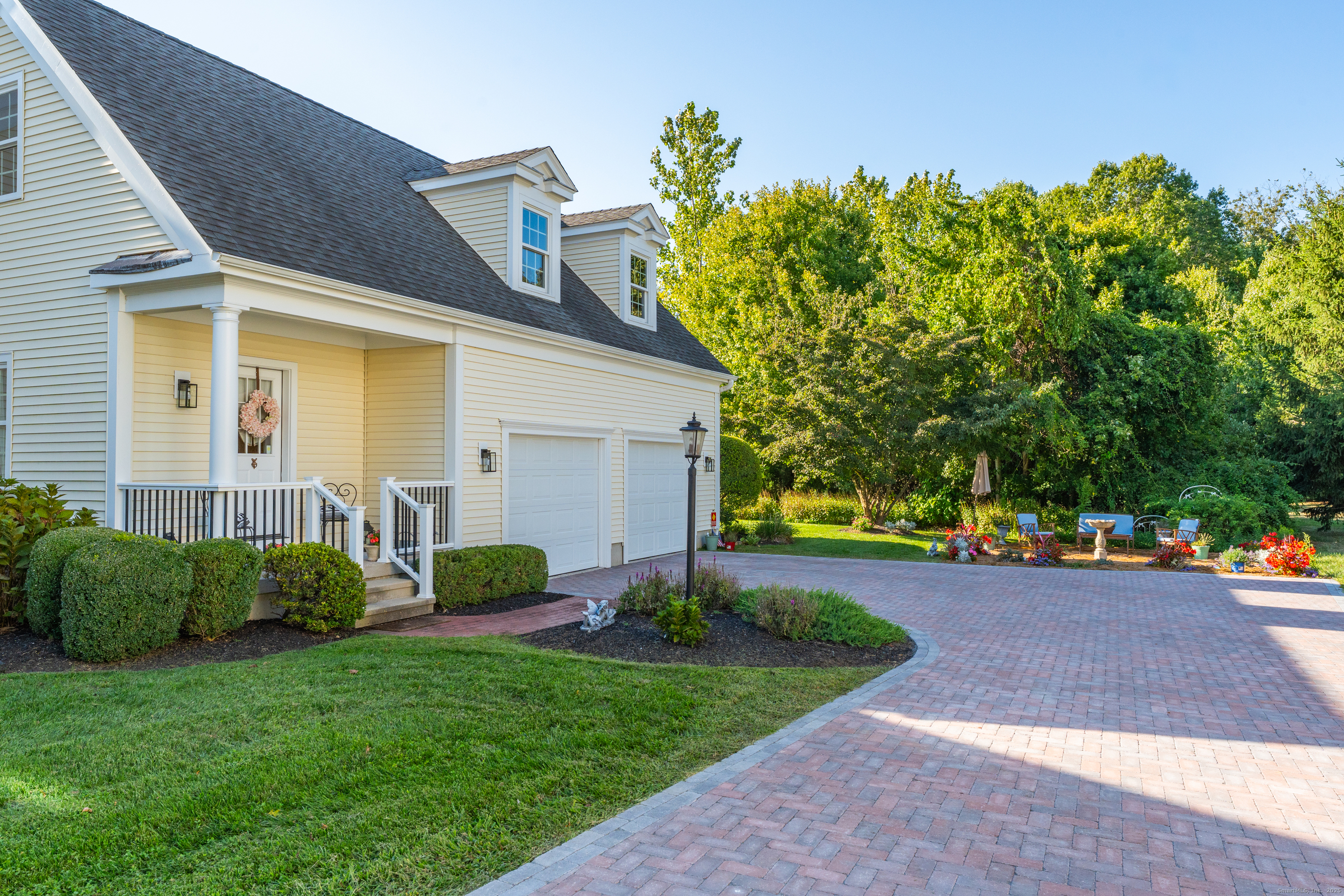41 Allison Drive Madison, CT 06443 - Photo 4 of 40 a view of a back yard of the house