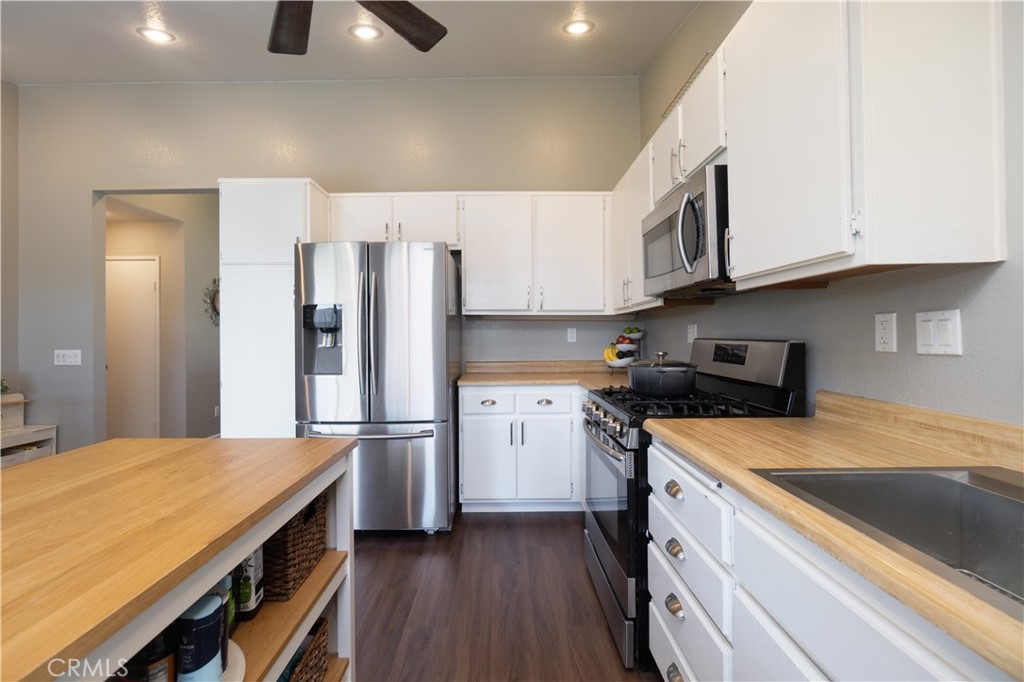 7255 Parkside Place Rancho Cucamonga, CA 91701 - Photo 7 of 33 Kitchen alt view