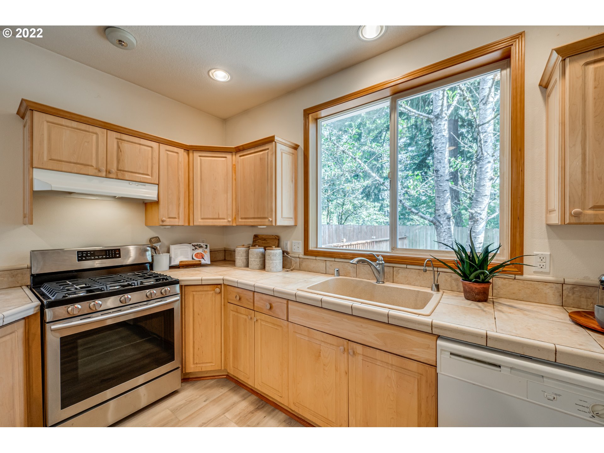876 Sunset Ridge Drive Washougal, WA 98671 - Photo 10 of 26 Kitchen/Family Room