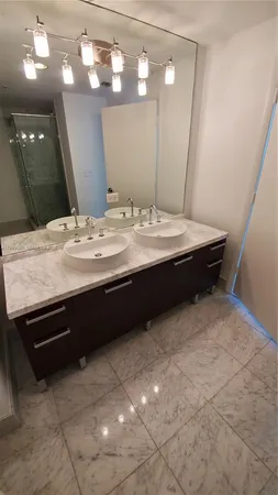 $3,595 | 253 Northeast 2nd Street, Unit 2301, Miami, FL 33132